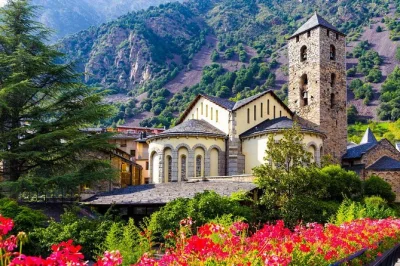 Explore andorra e os pirineus franceses num passeio privado de um dia saindo de barcelona, com traslado no hotel, guia local e paradas em ordino, andorra la vella e mirantes incríveis nas montanhas.