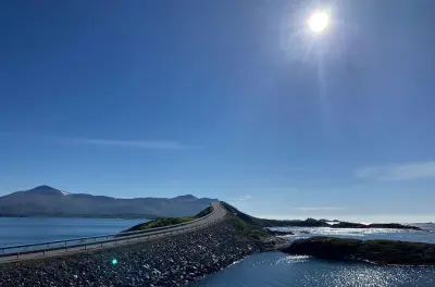 Route de l’Atlantique depuis Ålesund : Conduire au-dessus de la mer