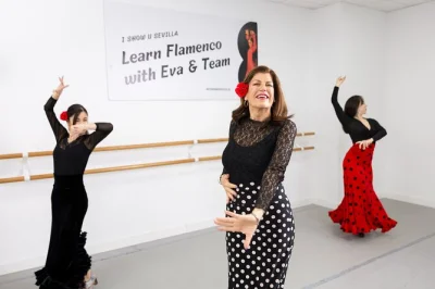 Erlebe sevilla mit einem flamenco tanzkurs in triana – lerne die grundschritte, probiere tücher oder schals und tanze mit echten künstlern. inklusive accessoires und flexiblen kostüm-optionen.