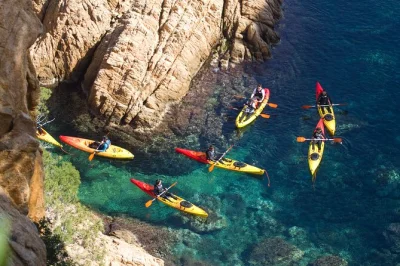 Feel the salt air on a costa brava kayak and snorkeling tour from s'agaró, with sea caves, hidden coves, and a local guide—gear and pickup included.
