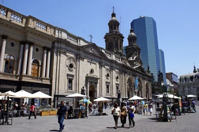 Entdecke santiago wie ein einheimischer – besuche den la vega markt, bellavista, plaza de armas und fahre mit der seilbahn auf den san cristóbal hügel. privater guide. buche deine stadttour!