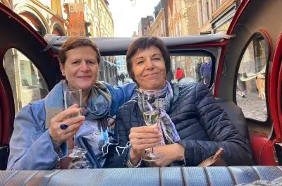 Tour privato di Lille in 2CV cabrio: Champagne incluso