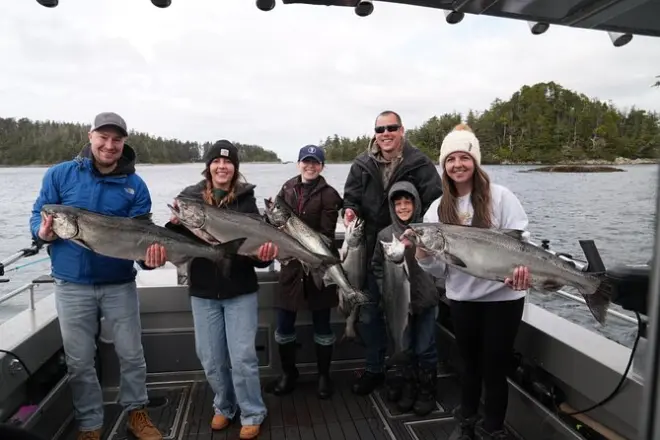 Pêche au saumon à Sitka pour passagers de croisière