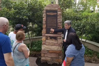 Descubre el pasado mafioso de las vegas con un tour guiado desde tuscany suites. escucha historias reales, visita lugares auténticos y conoce a tu guía en el casino—narración experta incluida.