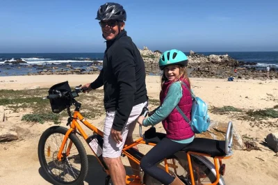 Scopri monterey in e-bike lungo la 17 mile drive, con soste per vedere leoni marini, scattare foto e ascoltare storie locali. include guida, casco e acqua.