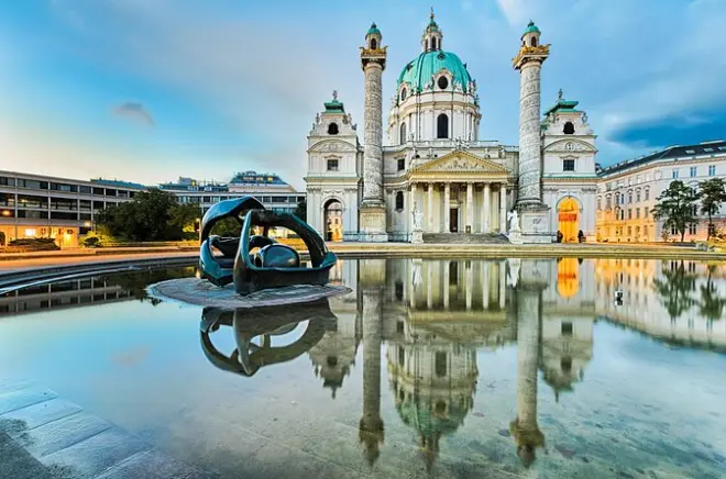 Munich to Vienna Private Transfer with 2-Hour Sightseeing Stop