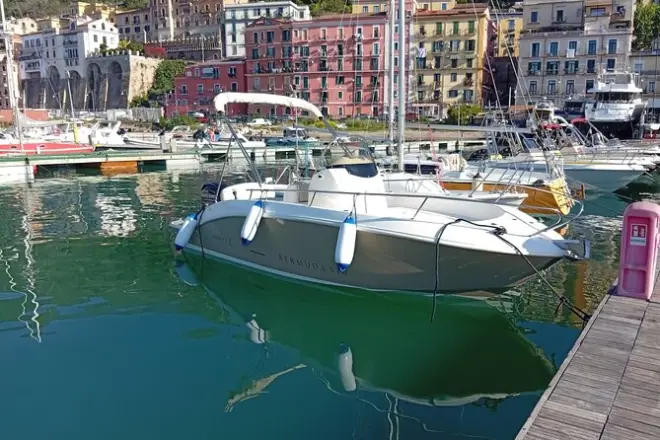 Barco pela costa de Amalfi com paradas de Vietri a Positano