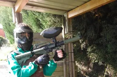 Paintball en Galice : Terrain de 2 800 m² avec équipement inclus