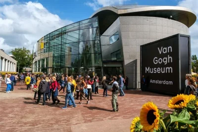 Découvrez les histoires derrière rembrandt et van gogh dans les musées incontournables d’amsterdam, avec entrée prioritaire, petit groupe et un guide passionné d’art.