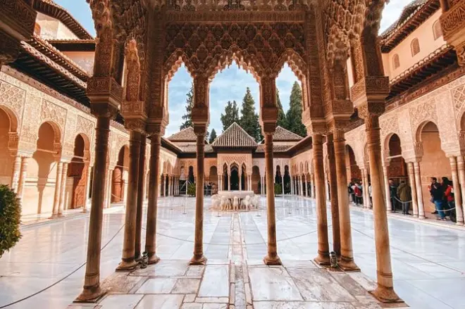 Visite privée de l'Alhambra de Grenade depuis Malaga