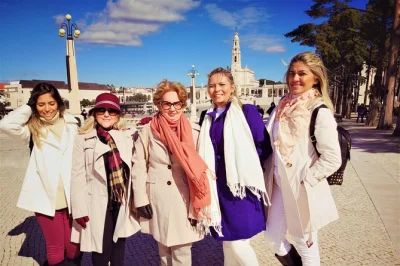 Scopri il santuario di fátima, partecipa alla messa e visita le case dei pastorelli con un tour privato da lisbona. trasporto di lusso e racconti locali inclusi.