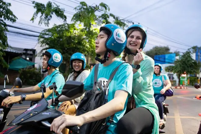 Motorbike Food Tour Chiang Mai: Sechs Stationen bei Nacht