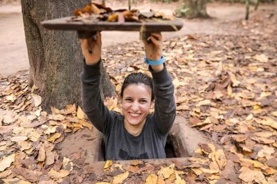 Découvrez l’histoire du vietnam aux tunnels de cu chi, goûtez au thé local et au manioc, avec transfert inclus depuis ho chi minh ville.