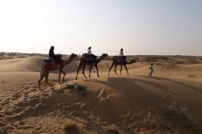 Safari privé à dos de chameau avec nuitée depuis Jaisalmer : Dormir sous les étoiles