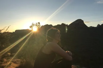 Siente la energía única de sedona con un tour privado por vórtices, meditación guiada y relatos auténticos de locales. incluye agua embotellada y tiempo para fotos en dos lugares mágicos.