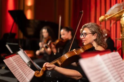 Vive un concierto en la sala original strauss de viena con orquesta en vivo, acceso sin colas, entrada al museo y copa de vino espumoso incluida.
