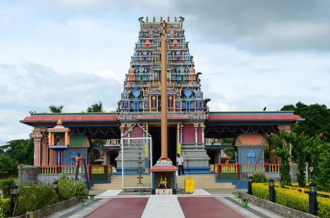 Tour en Nadi: Garden of the sleeping giant, mercado y templo