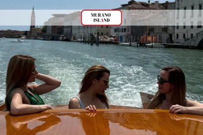 Explore murano com um passeio de táxi aquático, veja mestres venezianos soprando vidro ao vivo, caminhe pelos canais e volte com guia local incluso.