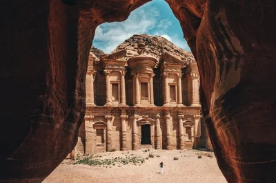 Besuchen sie petra ab sharm el sheikh mit einer bootstour. entdecken sie den siq, das schatzhaus, das kloster und mehr mit einem lokalen guide. inklusive mittagessen und transfers.