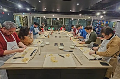 À rome, apprenez à préparer fettuccine, ravioli et tiramisu maison avec un chef local près de la gare termini. tous les ingrédients et conseils pratiques inclus.