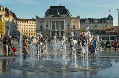 Zurich ab Basel: Altstadt, Schokoladenverkostung, Bootsfahrt