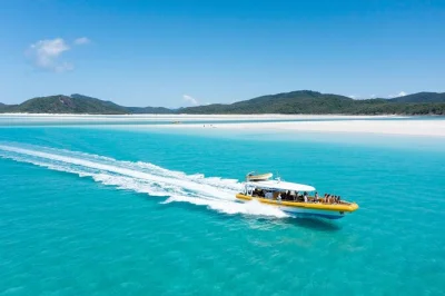 Whitsundays, whitehaven beach, hill inlet: genieße eine entspannte bootstour mit picknick, schnorcheln und atemberaubenden ausblicken in kleiner gruppe.