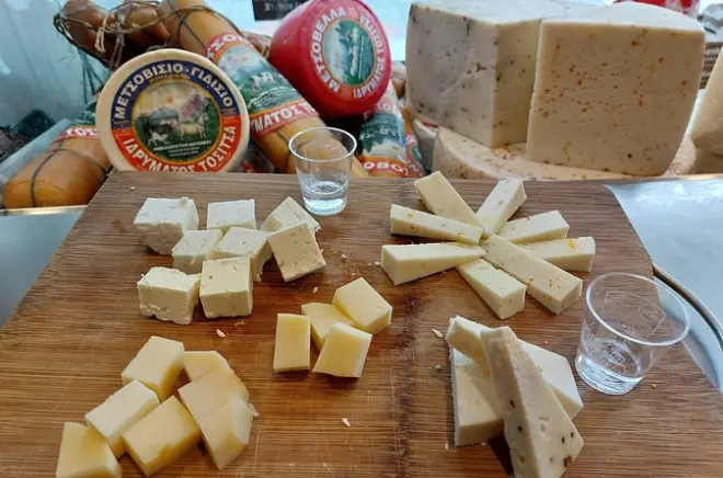 Expérience culinaire privée à Ioannina : 6 dégustations à pied