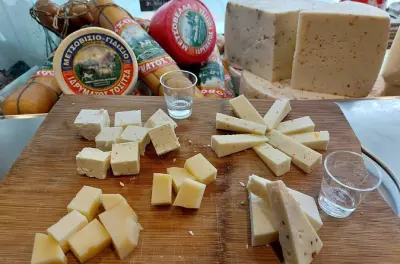 Expérience culinaire privée à Ioannina : 6 dégustations à pied