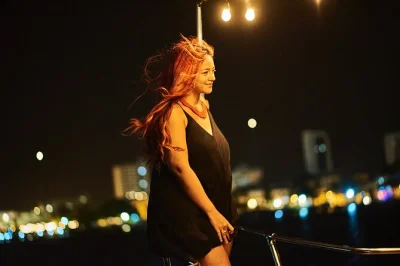 Admirez le coucher de soleil sur la baie de cartagena lors d’une croisière dîner en petit groupe, avec repas 3 plats, vin et équipe locale. départ depuis la bodeguita pier.