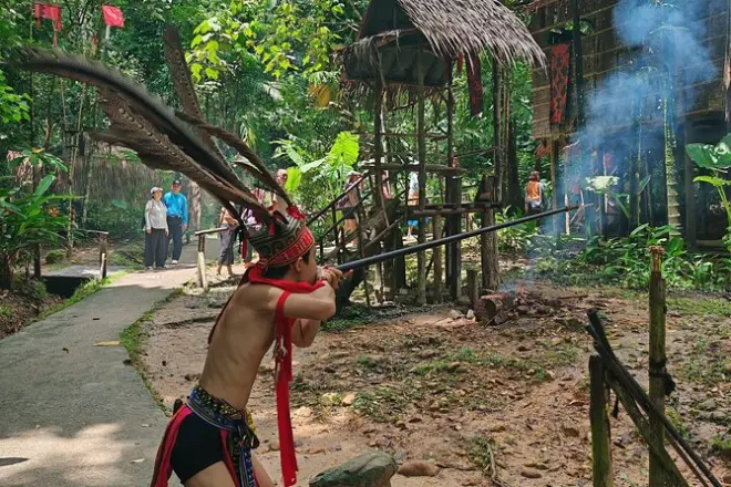 Village culturel Mari Mari : Cinq tribus et activités manuelles