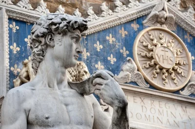 Conheça de perto o davi de michelangelo em um tour privado pela galeria accademia em florença, com ingressos sem fila e guia local especializado. entrada prioritária inclusa.