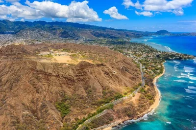 Oahu erleben: geführte diamond head wanderung ab waikiki mit hotelabholung, wasserflasche und insider-tipps. perfekt für einen entspannten tag draußen.