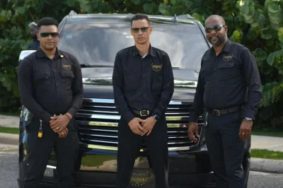 À punta cana, évitez la file des taxis avec un transfert privé vip en suv vers les hôtels d’uvero alto. rencontre avec votre chauffeur, confort et prise en charge inclus.