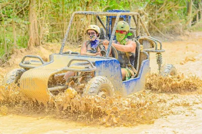 Découvrez punta cana en buggy à travers la jungle, savourez café et chocolat dans une ferme écologique, puis détendez-vous sur la plage macao. transfert hôtel aller-retour et guide local inclus.
