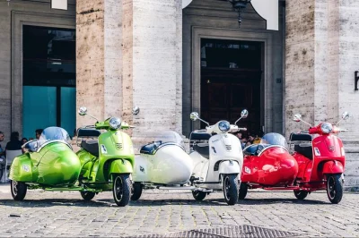 Viva roma a bordo de uma vespa com sidecar — veja coliseu, fontana di trevi e muito mais. inclui entrada no panteão, parada para café e guia autorizado.