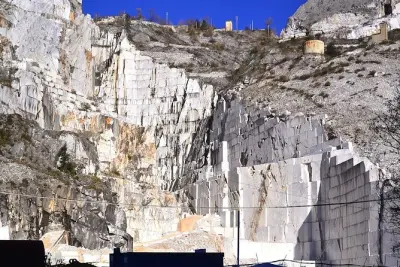 Tour grotta di marmo di Carrara da Lucca: Dentro una cava attiva