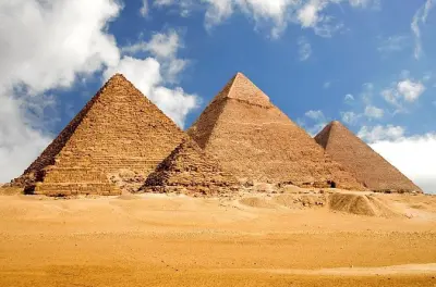 Da Hurghada al Cairo: Piramidi, museo e papiro con volo incluso