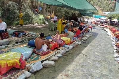 Entdecke das kühle atlasgebirge auf einem tagesausflug von marrakesch ins ourika-tal. wandere zu den setti fatma wasserfällen, genieße minztee bei berbern und nutze den hoteltransfer.