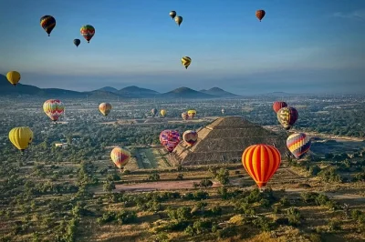 Disfruta un vuelo en globo al amanecer sobre teotihuacán, prueba pulque con artesanos locales y desayuna en una cueva. incluye traslado desde cdmx y guías expertos.