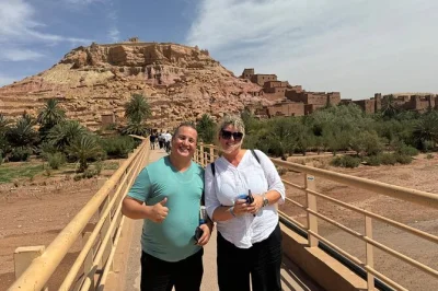 Atlasgebirge, tizi-n'tichka pass, ouarzazate filmstudios & ait ben haddou mit lokalem guide entdecken – privater ausflug mit abholung inklusive.