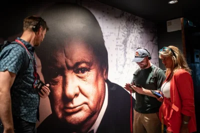 Scopri il cuore reale di londra con un tour a piedi a westminster, visita buckingham palace, big ben e accedi alle churchill war rooms con biglietto incluso.