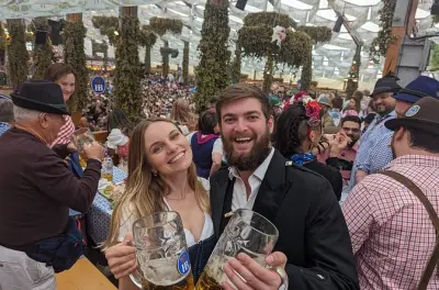Oktoberfest München: Reservierte Plätze & Bayerisches Frühstück