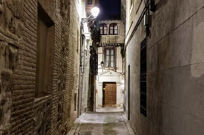 Step into toledo’s mysterious streets at night, hear stories of the inquisition, convents, and relics with a local guide. includes accessible route and stroller-friendly pace.