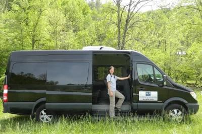 Erlebe die smokies ab gatlinburg, schlendere durch elkmonts alte hütten und steh an der 1.500 m hohen grenze am newfound gap. inkl. abholung, snacks & lokale geschichten.