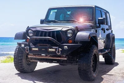 Scopri il lato selvaggio di cozumel con un tour privato in jeep, snorkeling nelle barriere coralline, visita a punta sur eco park, degustazione di cioccolato e tequila, pranzo incluso e transfer andat