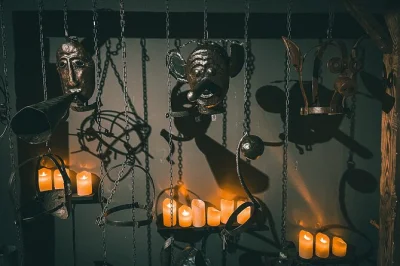 Feel a chill at chicago’s medieval torture museum with an audio guide, explore interactive exhibits, and try ghost hunting. includes all fees and easy access.