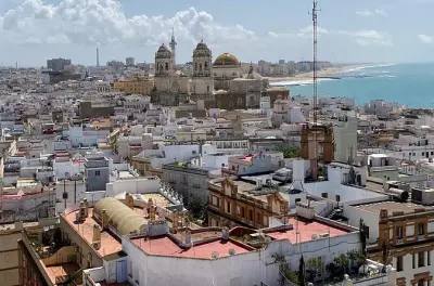 Cádiz Tapa and Walking Tour: 3 Hours, 8 Tapas