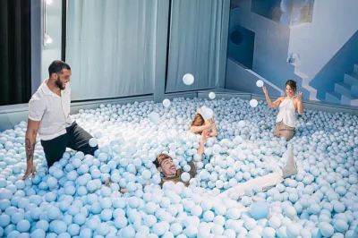 Découvrez ikono madrid, un voyage sensoriel ludique : touchez, sentez et prenez des photos dans des espaces artistiques créatifs avec wifi et entrée flexible. billet inclus.