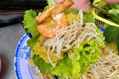 Erkunde ho-chi-minh-stadt auf dem scooter, probiere 7–12 streetfood-gerichte, entdecke die verborgenen gassen von cholon und genieße den hoteltransfer mit lokalem guide.