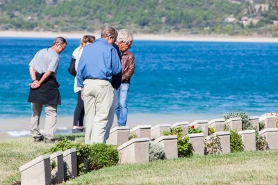 Découvrez la péninsule de gallipoli depuis istanbul avec un guide local. transfert, visite des champs de bataille et déjeuner traditionnel à eceabat inclus.